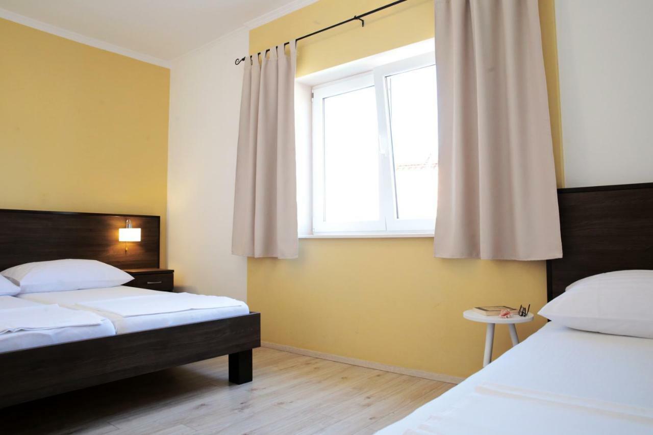 וודיצה Apartments And Rooms Bozena מראה חיצוני תמונה